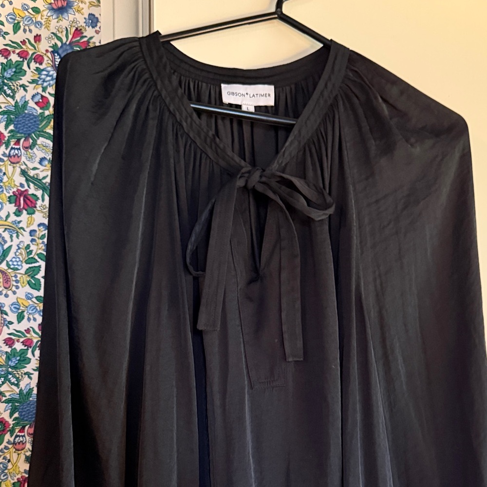Gibson Latimer Black Blouse - Picture 2 of 2